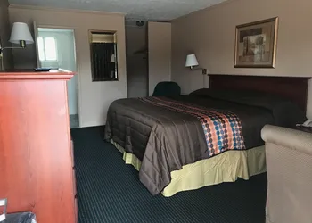 Redwood Inn hotel thumbnail 6