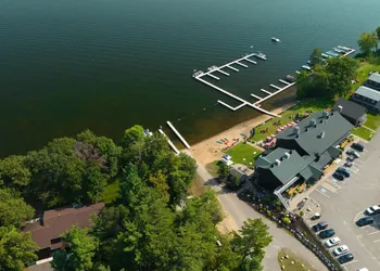 Quarterdeck Resort & Restaurant hotel thumbnail 3