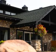 Quarterdeck Resort & Restaurant hotel detail image 4