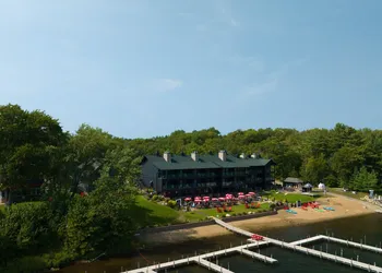 Quarterdeck Resort & Restaurant hotel thumbnail 5