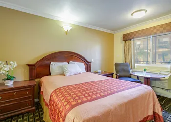 Hacienda Inn hotel thumbnail 3