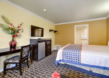 Hacienda Inn hotel thumbnail 6