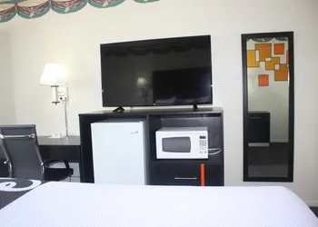 Chaparral Motor Inn hotel thumbnail 3