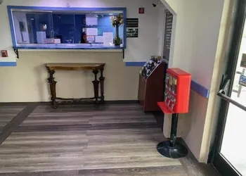 Americas Express Inn hotel thumbnail 2