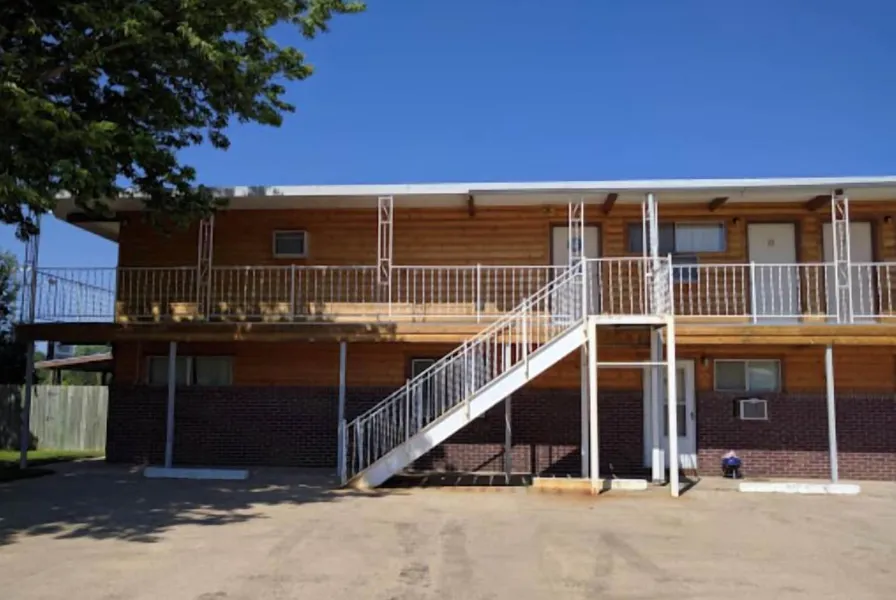 Love Hotels Western Holiday by OYO at Harlan Lake NE hotel detail image 2