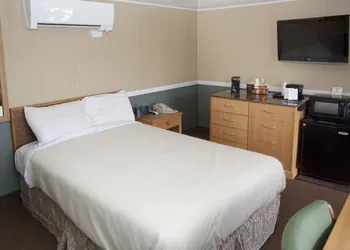 The Bluebird Motel hotel thumbnail 5