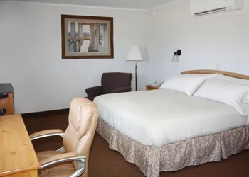 The Bluebird Motel hotel thumbnail 6