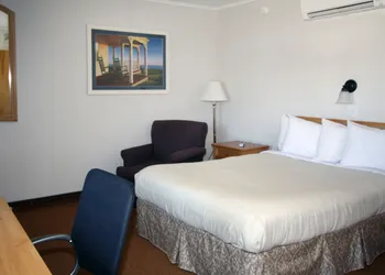 The Bluebird Motel hotel thumbnail 7