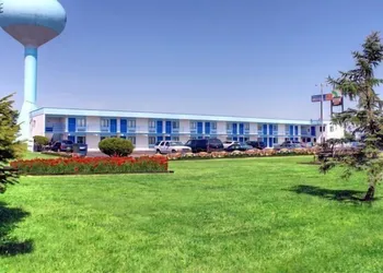 Country Host Motel hotel thumbnail 2