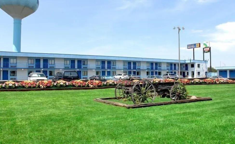 Country Host Motel hotel detail image 6