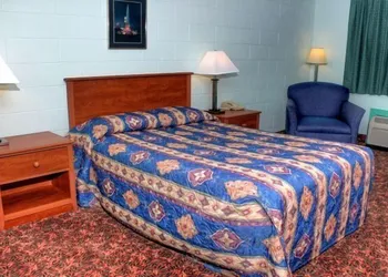 Country Host Motel hotel thumbnail 7
