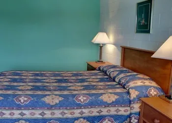 Country Host Motel hotel thumbnail 8