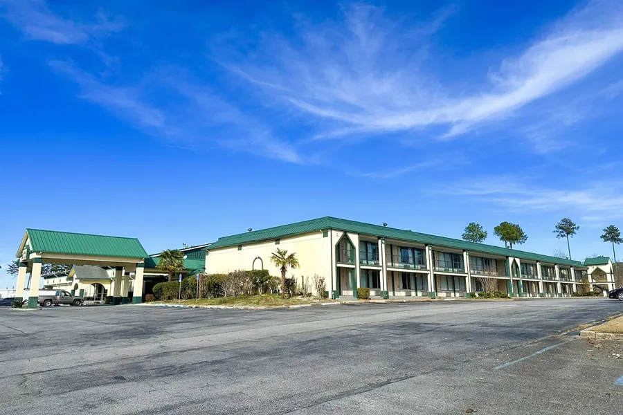 Super Inn & Suites by OYO Milledgeville hotel detail image 2