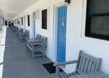 Sand Dollar Motel hotel thumbnail 2