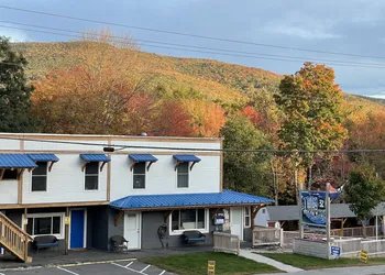 Inn 32 hotel thumbnail 2