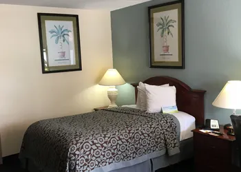 Days Inn by Wyndham Orlando Airport Florida Mall hotel thumbnail 7