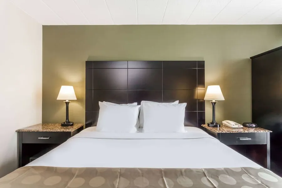 Ramada by Wyndham Newburgh/West Point hotel detail image 2