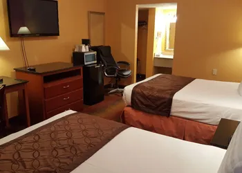 Americas Best Value Inn Smithtown Long Island hotel thumbnail 2