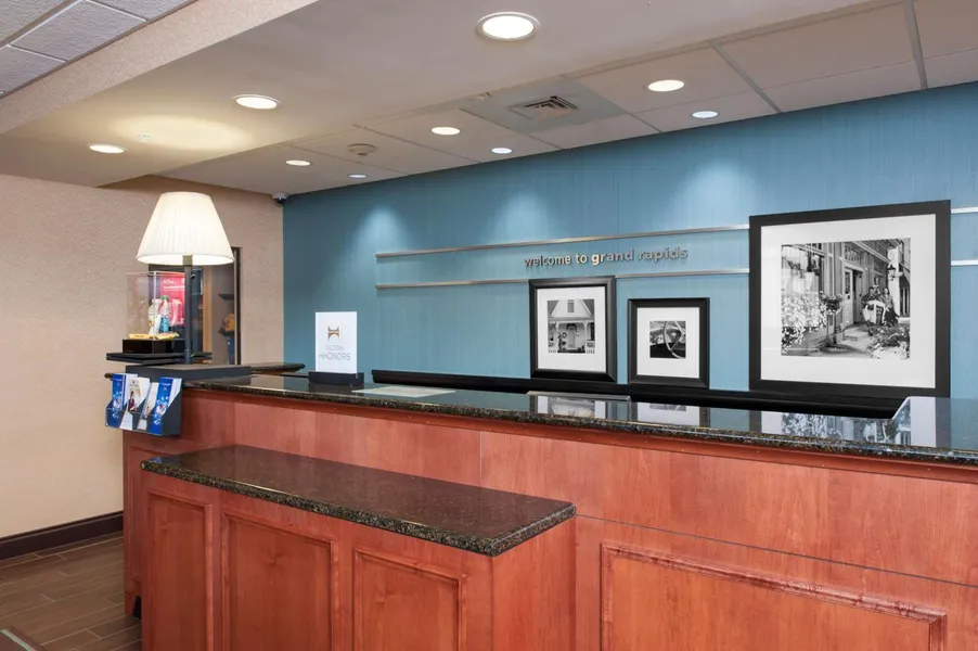 Hampton Inn & Suites Grand Rapids-Airport 28th St hotel detail image 2