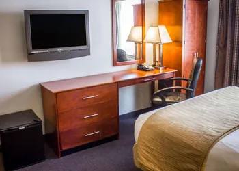 Quality Inn Long Island City - Astoria hotel thumbnail 3