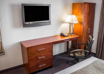 Quality Inn Long Island City - Astoria hotel thumbnail 5