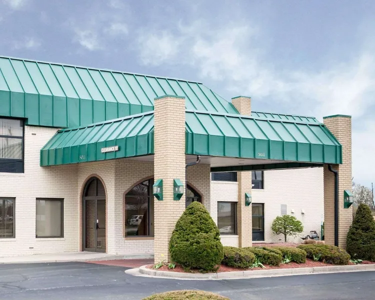 Quality Inn & Suites Indianapolis Northwest hotel detail image 2