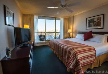 Harbour Towers Hotel & Suites hotel thumbnail 7