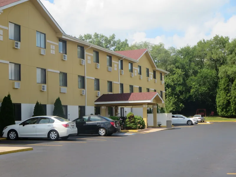 Super 8 by Wyndham Mundelein/Libertyville Area hotel detail image 2
