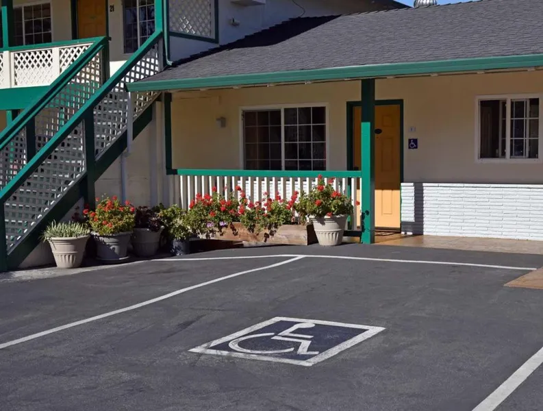 Monterey Pines Inn hotel detail image 6