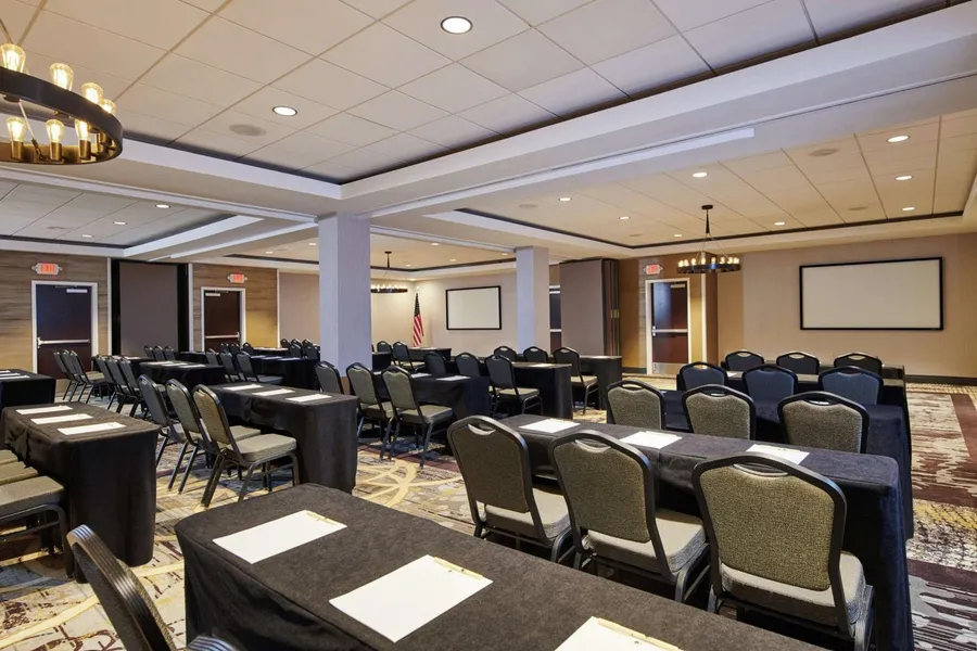 DoubleTree by Hilton Raleigh Crabtree Valley hotel detail image 2