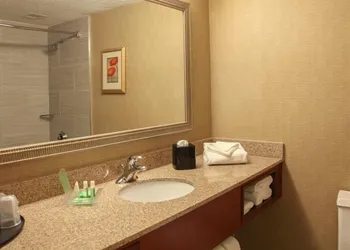DoubleTree by Hilton Dayton Fairborn hotel thumbnail 6