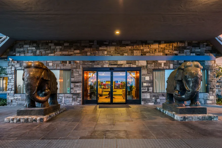Azure Hotel & Suites, Trademark Collection by Wyndham hotel detail image 6