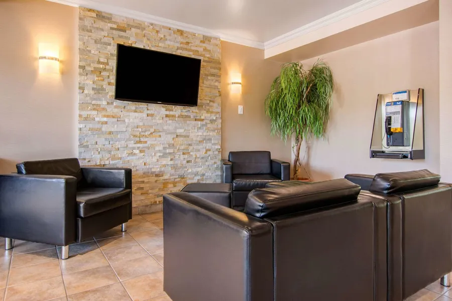 Comfort Inn & Suites Shawinigan hotel detail image 2