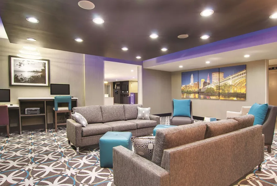 La Quinta Inn & Suites by Wyndham Cleveland Airport West hotel detail image 6