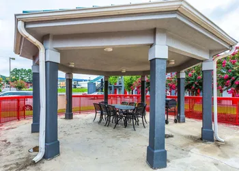 Econo Lodge - Oxmoor hotel thumbnail 4