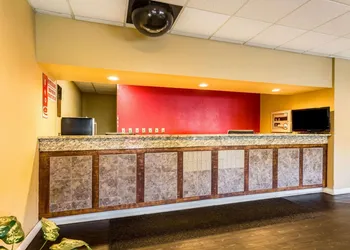 Econo Lodge - Oxmoor hotel thumbnail 5