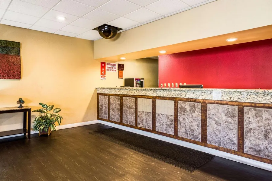 Econo Lodge - Oxmoor hotel detail image 6