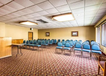 Econo Lodge - Oxmoor hotel thumbnail 8