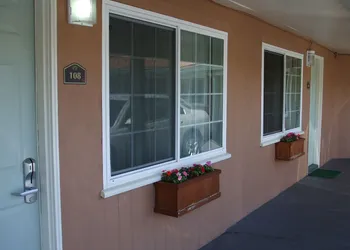 Tri Valley Inn & Suites hotel thumbnail 4