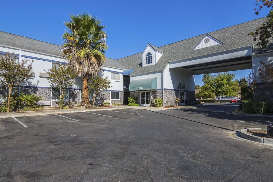 Quality Inn Fresno Yosemite Airport hotel detail image 2