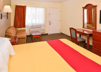 Americas Best Value Inn & Suites San Bernardino hotel thumbnail 6