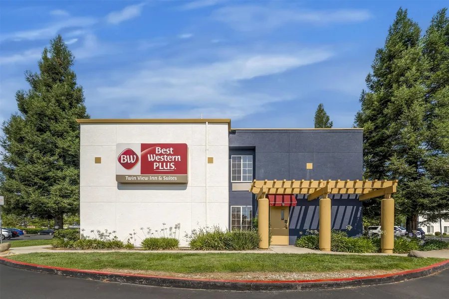 Best Western Plus Twin View Inn & Suites hotel detail image 2
