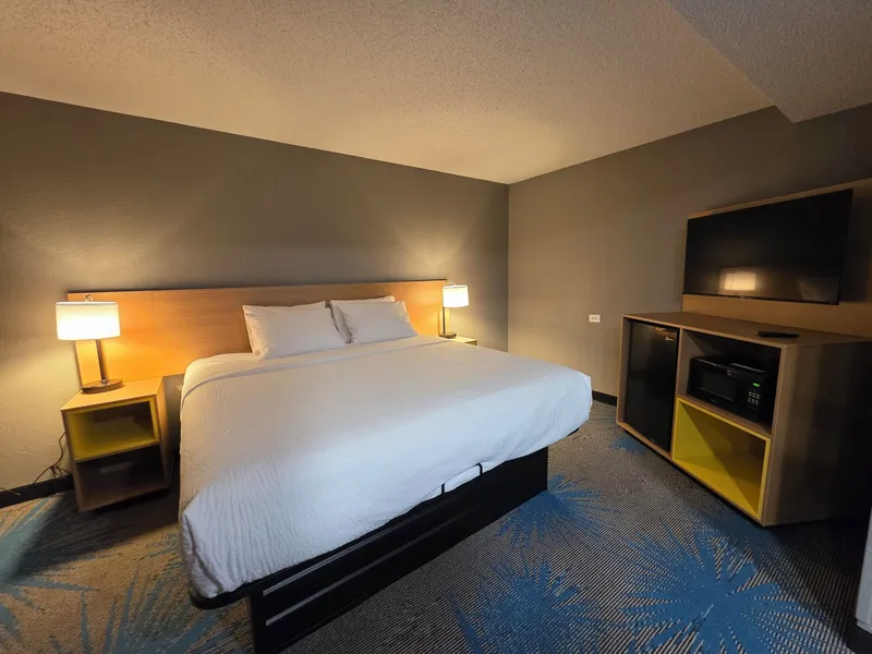 Days Inn by Wyndham Waukegan hotel detail image 6