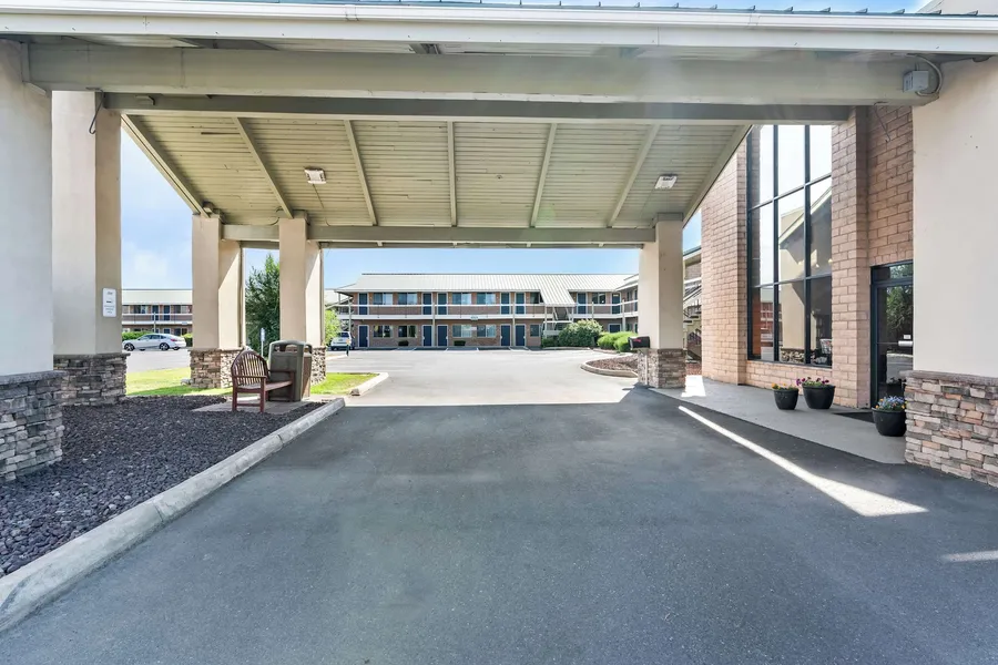 Americas Best Value Inn Yakima hotel detail image 2