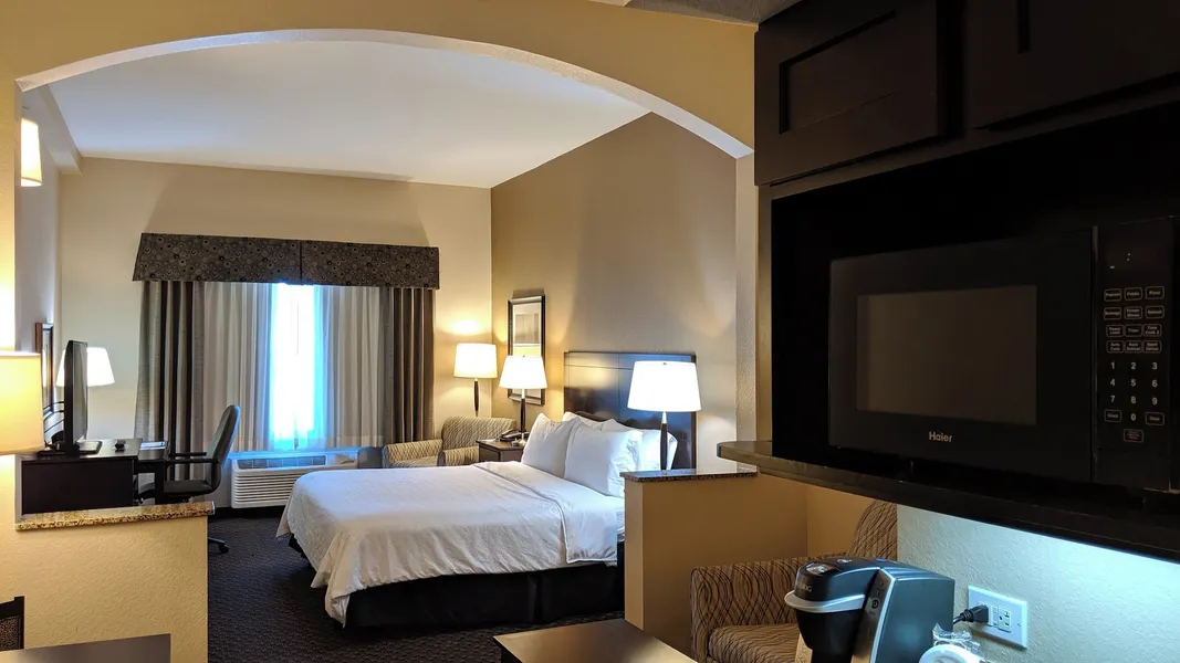Holiday Inn Express & Suites Clinton by IHG hotel detail image 6