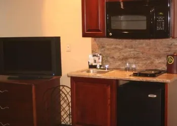 Maron Hotel And Suites hotel thumbnail 8