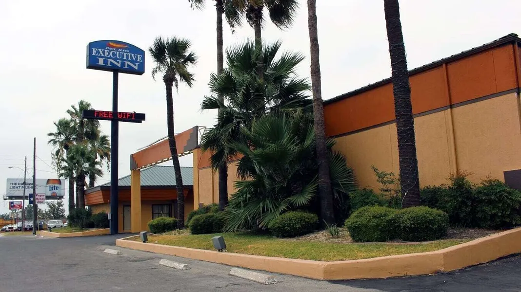 Econo Lodge Del Rio hotel detail image 2