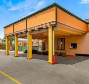 Econo Lodge Del Rio hotel detail image 5