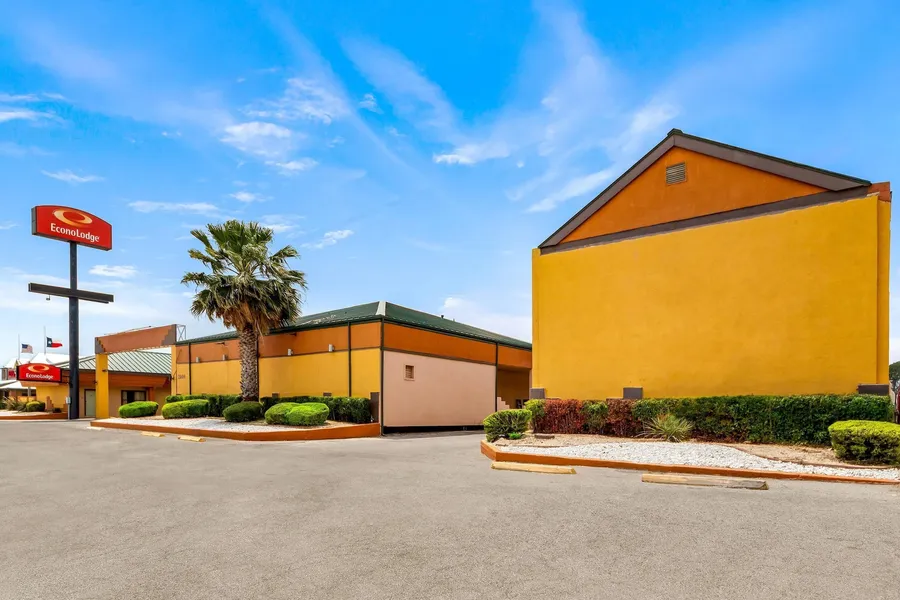 Econo Lodge Del Rio hotel detail image 6