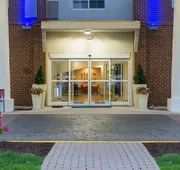 Holiday Inn Express and Suites - Petersburg - Fort Lee by IHG hotel detail image 3